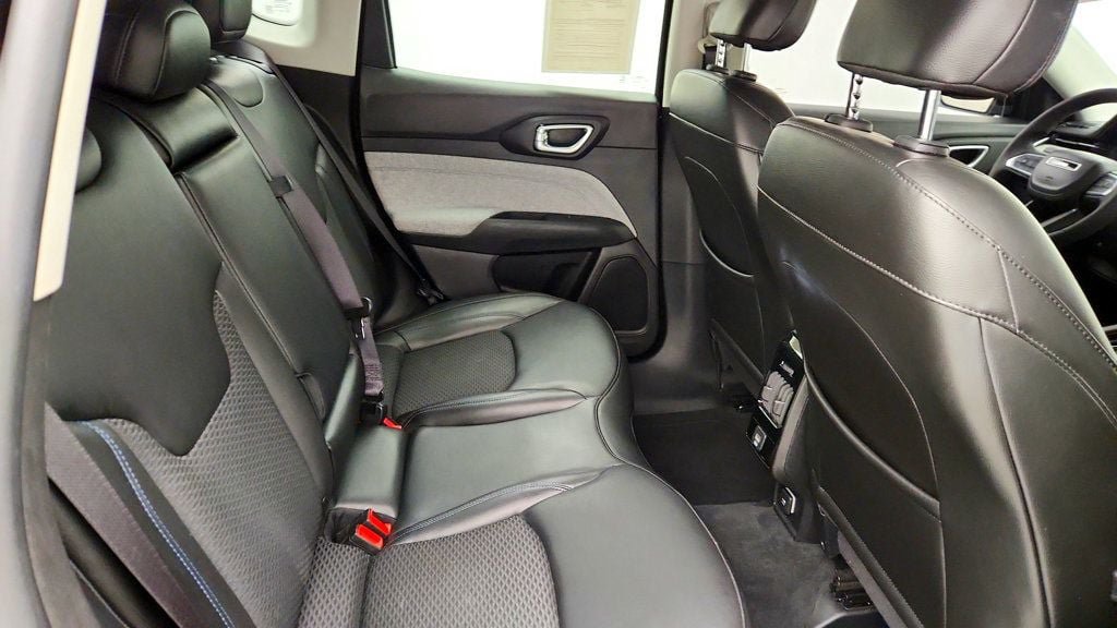 Used 2022 Jeep Compass Latitude FWD image 23