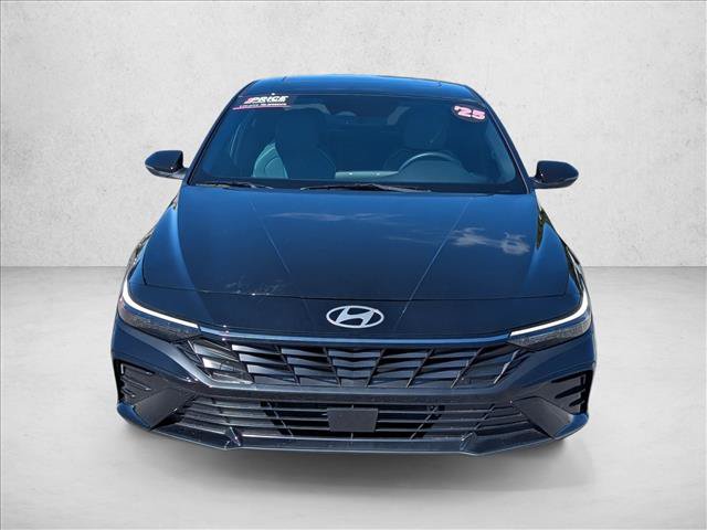 Certified 2025 Hyundai Elantra Limited FWD image 2