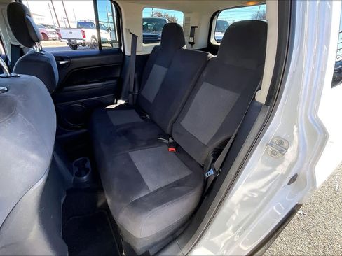 Used 2012 Jeep Patriot Latitude w/ Altitude Pkg image 19