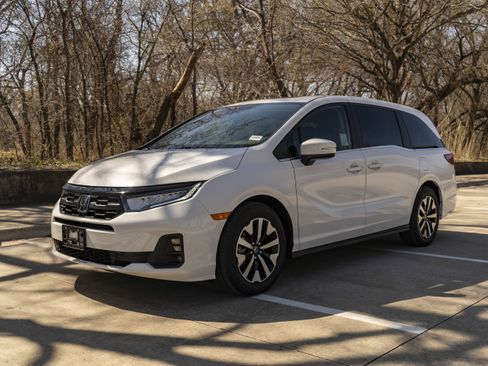 Certified 2025 Honda Odyssey EX-L image 5