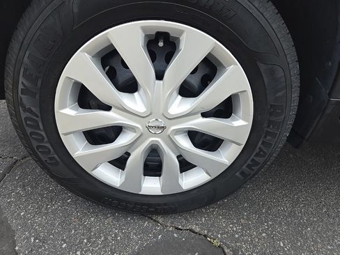 Used 2020 Nissan Rogue S AWD/4WD image 36