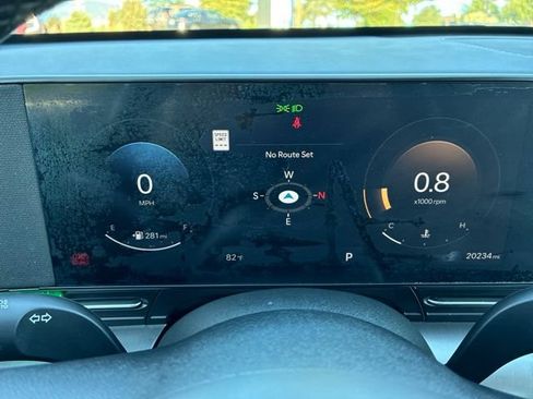 Used 2025 Hyundai Kona SEL AWD/4WD image 36