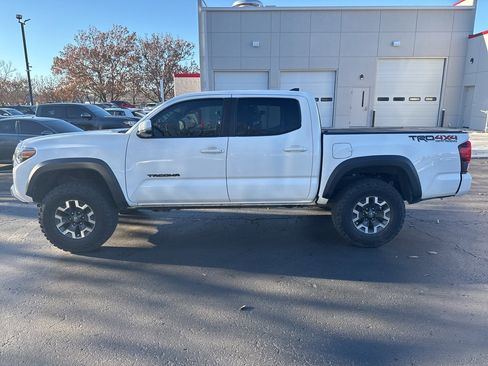Used 2019 Toyota Tacoma TRD Off-Road image 6