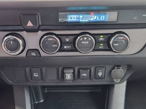 Used 2022 Toyota Tacoma TRD Off-Road AWD/4WD image 18