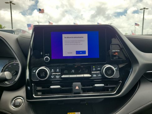 Used 2023 Toyota Highlander XSE FWD image 26