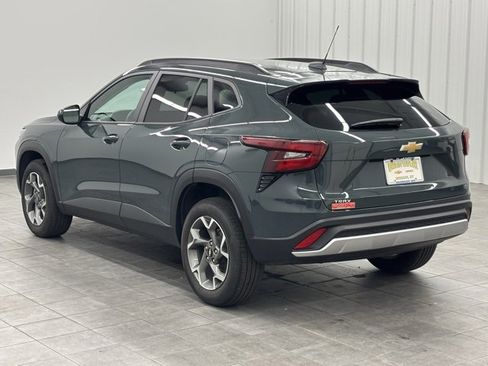 Used 2025 Chevrolet Trax LT image 4