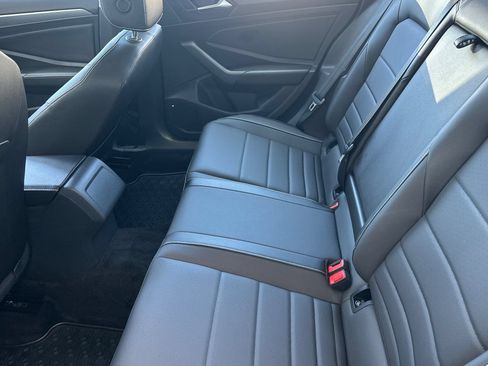 Used 2023 Volkswagen Jetta SE FWD image 12