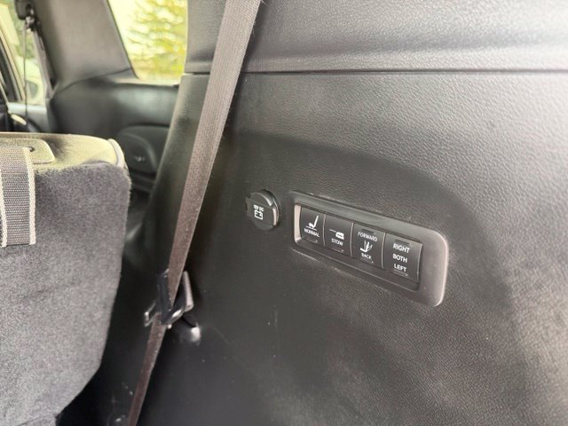 Used 2020 Chrysler Pacifica Limited FWD image 18