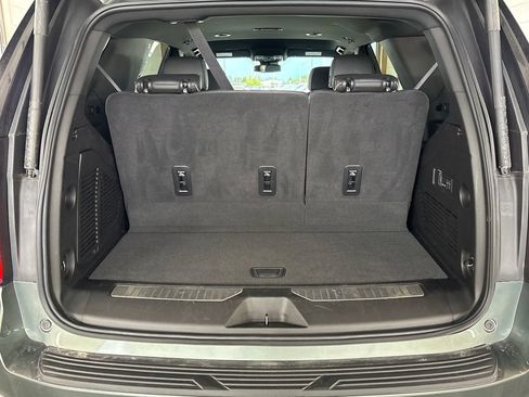 Used 2024 Chevrolet Tahoe Premier AWD/4WD image 33