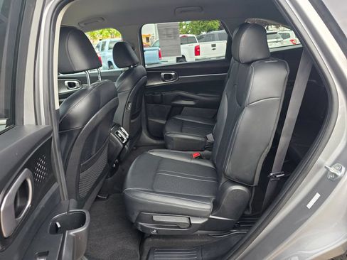 Used 2022 Kia Sorento EX FWD image 6