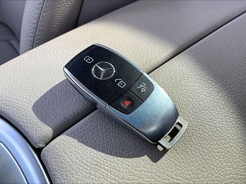 Used 2022 Mercedes-Benz GLC 300 image 10