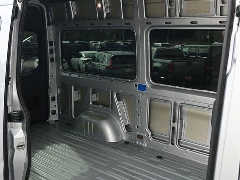 Used 2022 Mercedes-Benz Sprinter 2500 image 17