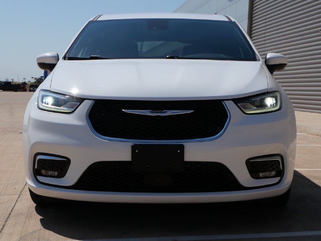 Used 2023 Chrysler Pacifica Touring FWD image 6