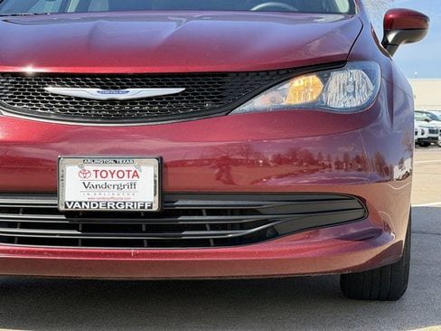 Used 2020 Chrysler Voyager L image 8