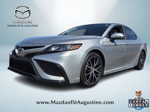 Used 2021 Toyota Camry SE image 1