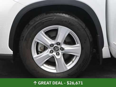 Used 2023 Toyota Highlander LE image 38