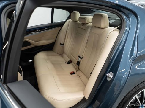 Used 2023 BMW 530e xDrive w/ Premium Package image 32