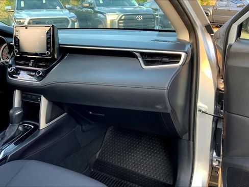 Used 2022 Toyota Corolla Cross LE image 17