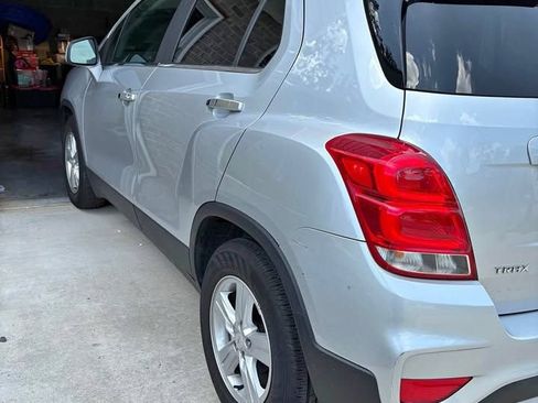 Used 2020 Chevrolet Trax LT w/ LT Convenience Package FWD image 12