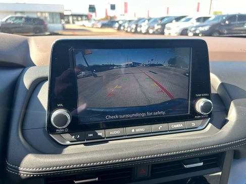 Used 2023 Nissan Rogue SV image 14