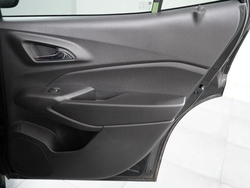 Used 2024 Chevrolet Trax LT w/ Sunroof Package FWD image 21