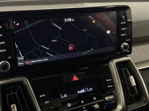 Used 2022 Kia Sorento S w/ Panoramic Sunroof Package image 18