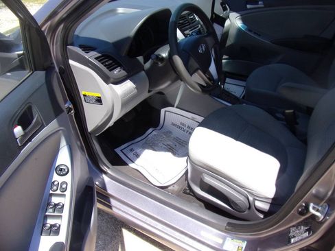 Used 2016 Hyundai Accent SE FWD image 2