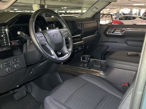 Used 2026 Chevrolet Silverado 1500 LT Trail Boss w/ LPO, Dark Essentials Package AWD/4WD image 8