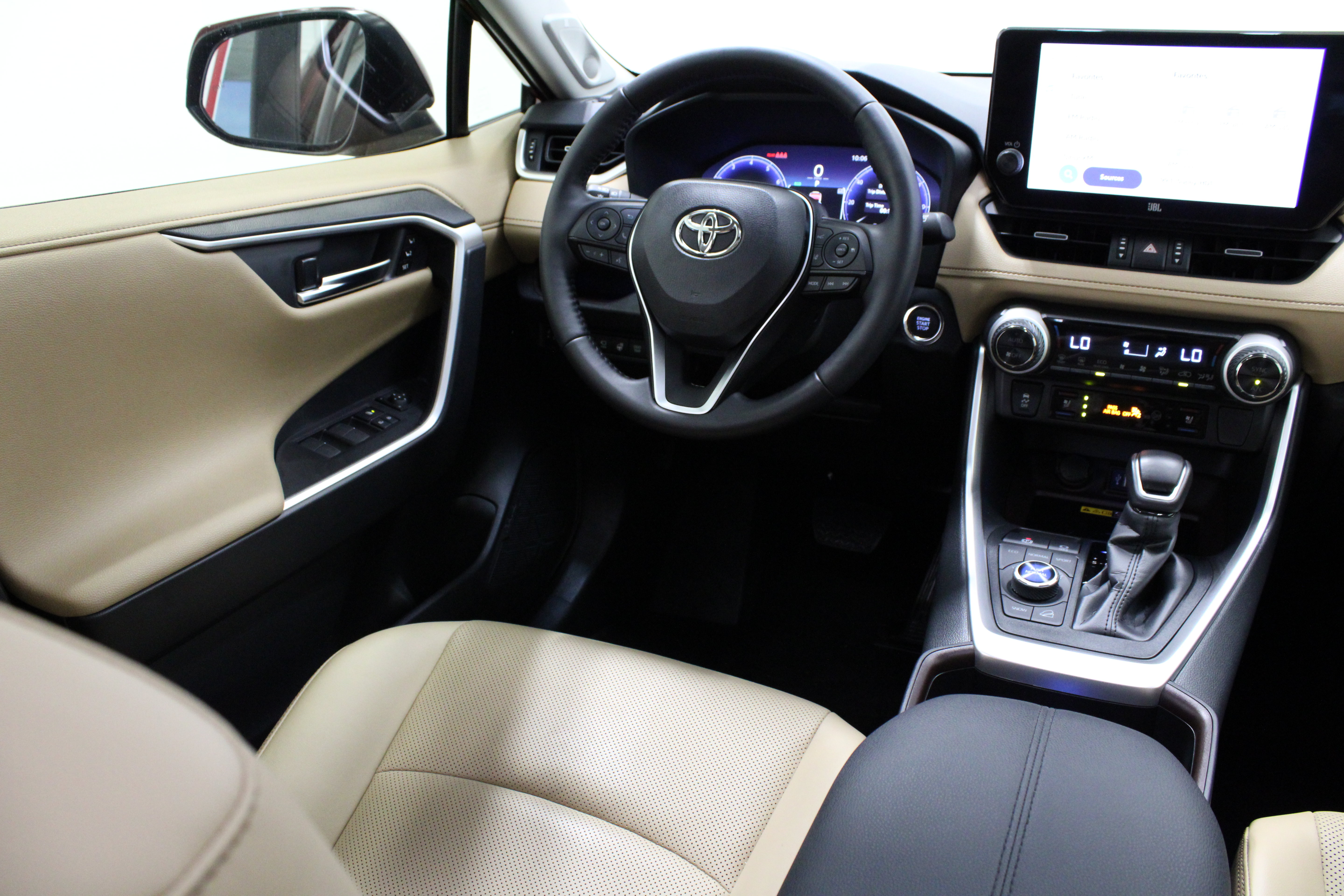 Certified 2025 Toyota RAV4 Limited w/ Advanced Technology Package AWD/4WD image 33