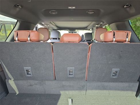 New 2026 Lincoln Navigator L Reserve AWD/4WD image 9