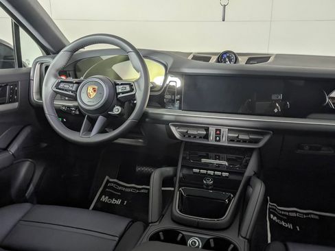 New 2026 Porsche Cayenne Coupe image 23