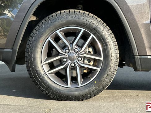 Used 2020 Jeep Grand Cherokee Limited AWD/4WD image 35