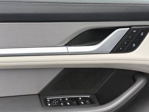 Used 2022 Porsche Taycan 4S image 11