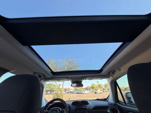 Used 2021 Jeep Renegade Latitude w/ Sun & Sound Group image 24