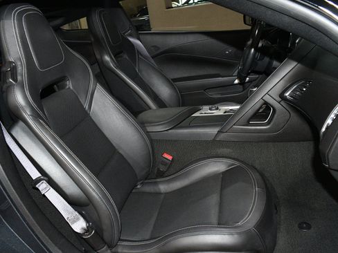 Used 2017 Chevrolet Corvette Stingray Coupe w/ 1LT RWD image 8