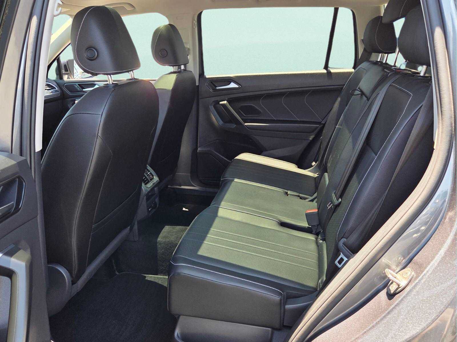 Used 2023 Volkswagen Tiguan SE w/ Panoramic Sunroof Package AWD/4WD image 11