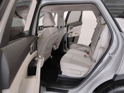 Used 2025 Kia Sorento S w/ Panoramic Sunroof Package FWD image 39