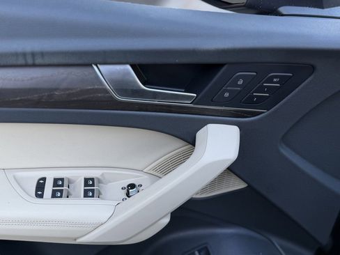 Used 2019 Audi Q5 Prestige w/ Prestige Package image 30