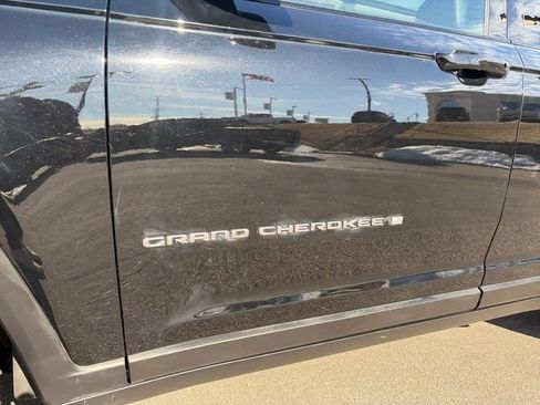 Certified 2024 Jeep Grand Cherokee Limited image 54