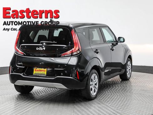 Used 2023 Kia Soul LX FWD image 5