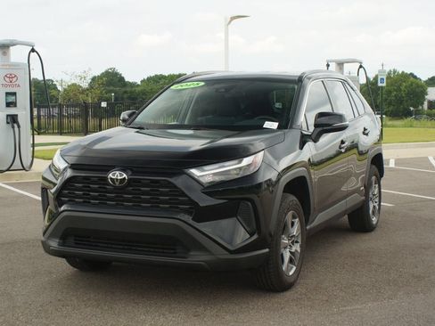 Used 2025 Toyota RAV4 XLE w/ Weather Package AWD/4WD image 24