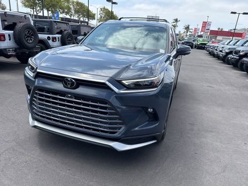 Used 2025 Toyota Grand Highlander AWD Hybrid image 3