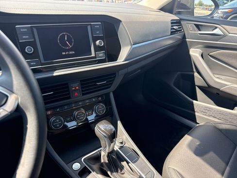Used 2024 Volkswagen Jetta SE FWD image 21