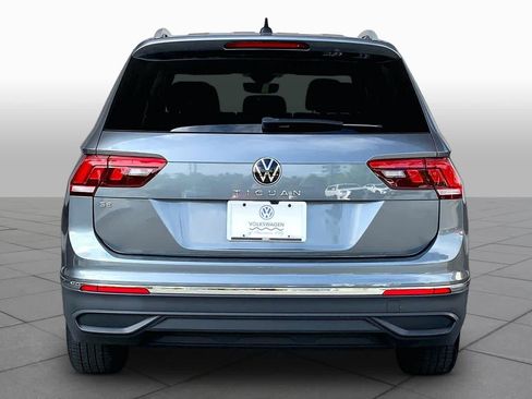 Used 2023 Volkswagen Tiguan SE w/ Panoramic Sunroof Package FWD image 6