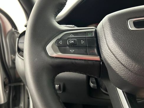 Used 2025 Jeep Compass Latitude w/ Convenience Group AWD/4WD image 9