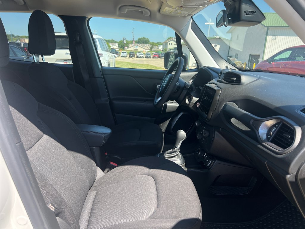 Used 2023 Jeep Renegade Latitude AWD/4WD image 29