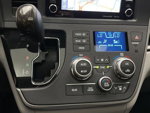 Used 2020 Toyota Sienna XLE w/ XLE Navigation Package AWD/4WD image 31