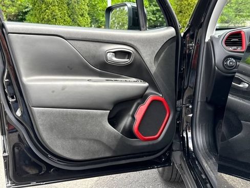 Used 2022 Jeep Renegade Trailhawk w/ Trailer Tow Group AWD/4WD image 16
