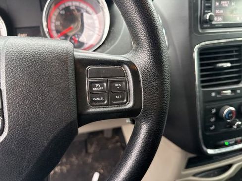 Used 2019 Dodge Grand Caravan SE w/ UConnect Hands-Free Group image 13