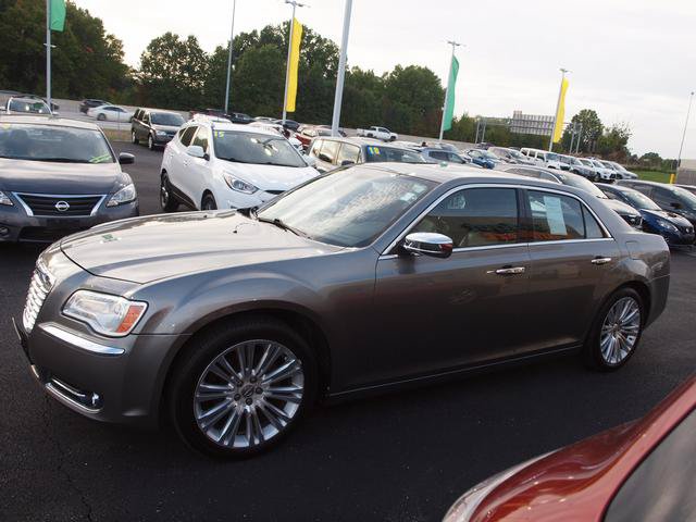Used 2011 Chrysler 300 Limited RWD image 3